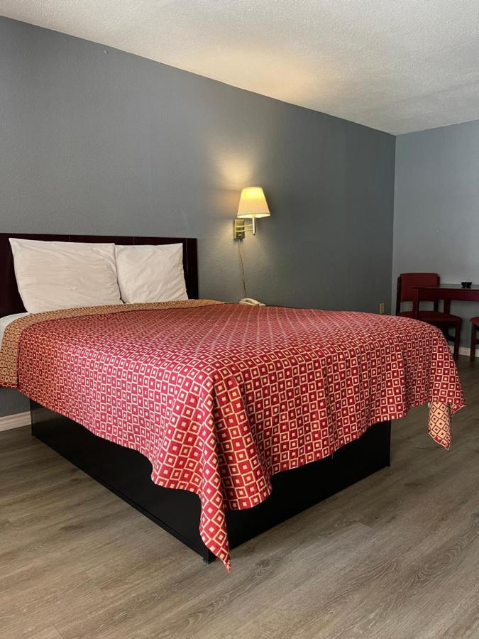 Majestic 2* Longview